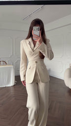 Opale beige - blazer ceinturé et pantalon large