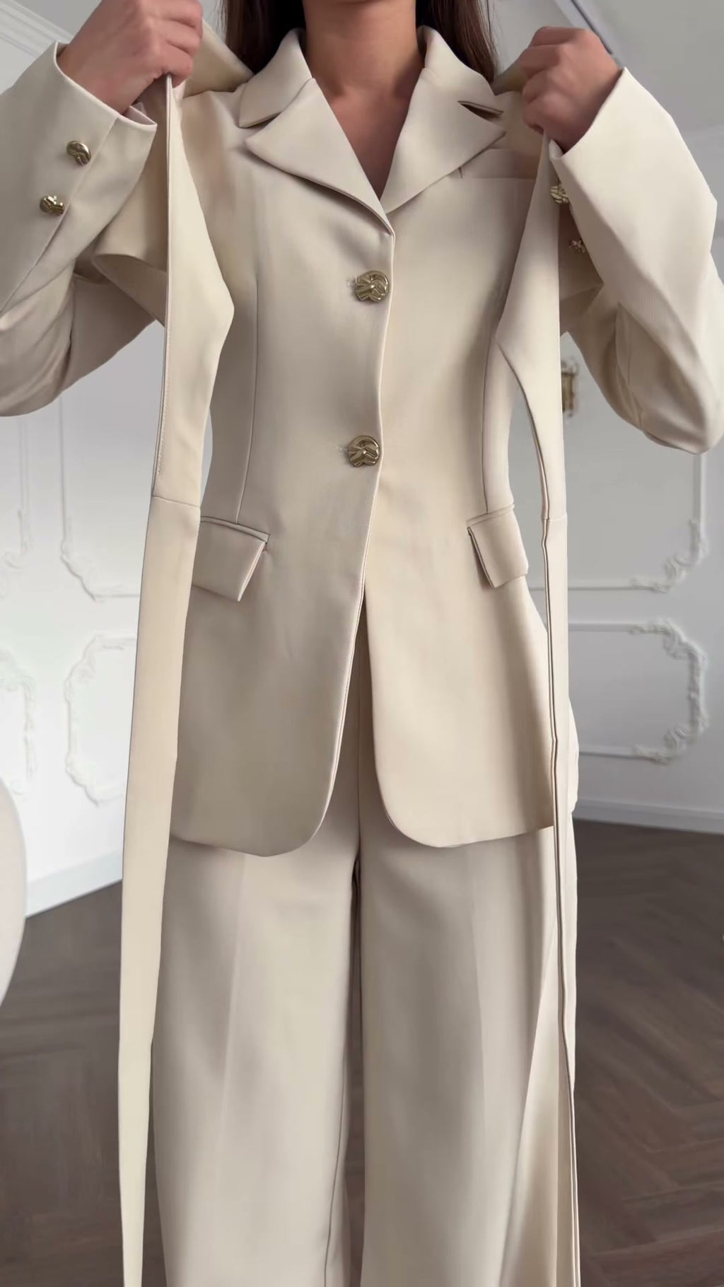 Opale beige - détail boutons dorés